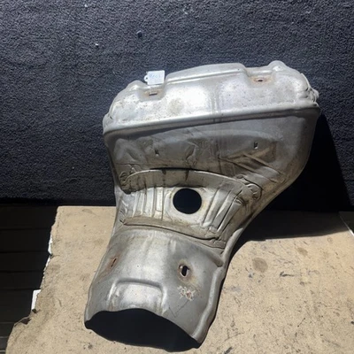 2012-2014年福特福克斯2.0升排气歧管催化转换器隔热罩二手 — 第 1/4 张图片