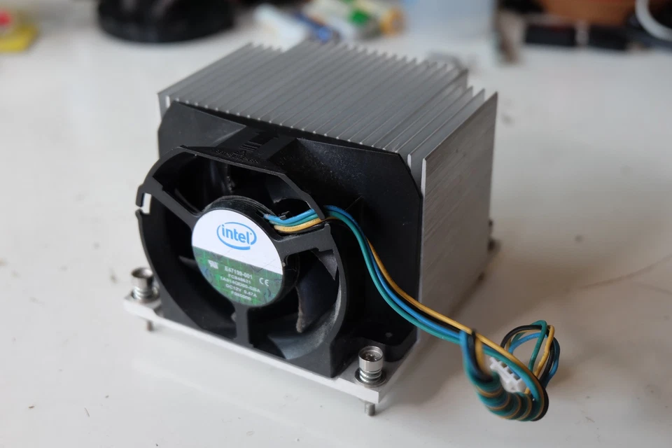 Intel/Foxconn E47199-001 2U active heatsink/fan LGA1366 - Image 1 of 3