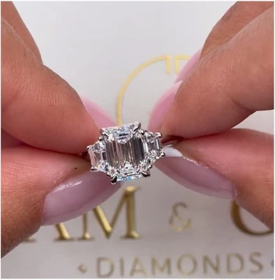 Diamond Ring E VS1 IGI Certified Emerald 2.5 Ct Labcreated 18K White Gold 3Stone - Image 1 of 4