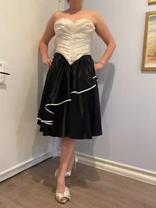 Vintage 80s prom cocktail black/white dress Corset or Zipped back ruched bodice - Picture 1 of 4