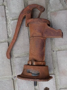 Antique Country Farmhouse Cast Iron Water Pump Hand Pump Vintage Yard Decor - Picture 1 of 7