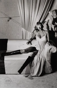 VTG Helmut Newton Print Fashion Shoot Paris Photogravure Photo 1975 Mat 15x20 - Picture 1 of 2