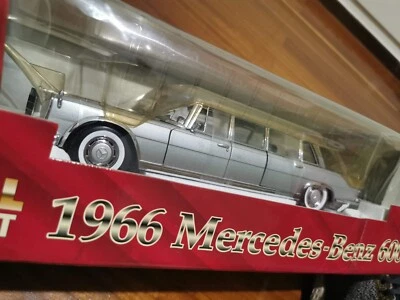 SUNSTAR 1966 MERCEDES BENZ 600 PULLMAN SILVER 1/18 Die Cast - Image 1 of 4