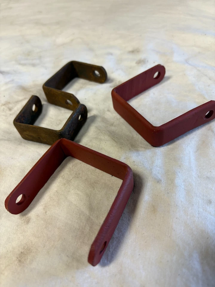 Juego de abrazaderas de resorte delanteras y traseras modelo T Ford 1909-1917 Foto 1 de 1