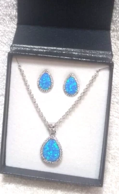 Montana Plateros Borde Cristal Halo Lágrima Ópalo Conjunto de Joyería con Caja Excelente Foto 1 de 4