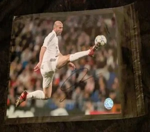 Zinedine Zidane Signed 8x10 Photograph with coa 124639 - Picture 1 of 2