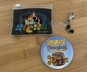 Disney Disneyland MICKEY MOUSE Ohren Hut Clip Charm, Ehrenbürger Knopf Set - Bild 1 von 10