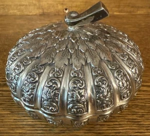 VINTAGE HIGHLANDS SILVER PLATE TRINKET BOX~CANDY DISH~SCROLL~NON TARNISH~2 TONE - Picture 1 of 10