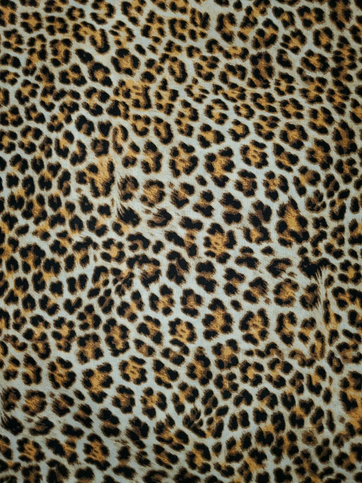 Tela 100% algodón estampado guepardo negro y marrón vendida por yarda Foto 1 de 1