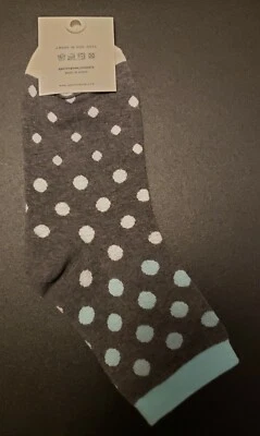 Calcetines al tobillo de algodón peinado a lunares hechos en Corea Foto 1 de 2