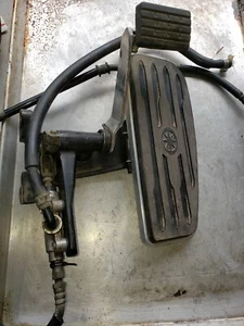 2000 YAMAHA XVZ13TF ROYAL STAR RIGHT FRONT FOOT PEG STEP W/ BRAKE PEDAL caliper - Picture 1 of 5
