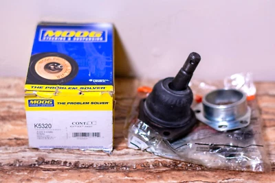 Rótula de suspensión superior delantera Moog K5320 se adapta a varios vehículos Chevy y GMC Foto 1 de 3