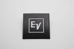 Distintivo logo in plastica EV di ricambio quadrato 50 mm - Foto 1 di 3