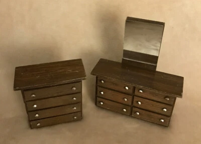 Casa de muñecas de juguete en miniatura vintage ~ Cómoda con espejo y cómoda Foto 1 de 4