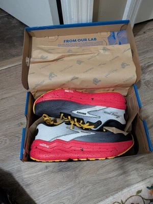 Brooks runDisney Disney Mickey Mouse Hombre Talla 8.5 Ghost Max 2 Foto 1 de 4