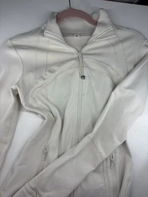 Chaqueta Recortada Lululemon Define Nulu Marfil Claro/Crema Talla 6 Foto 1 de 3