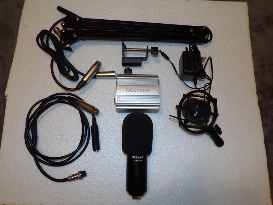 Studio Microphone with Boom Arm - Image 1 of 1