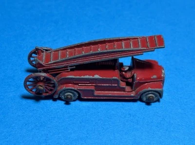 VINTAGE LESNEY MATCHBOX NO.9B-2 DENNIS FIRE ESCAPE TRUCK  METAL WHEELS - Image 1 of 4