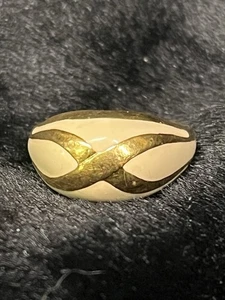 VINTAGE GOLD TONE CREAME ENIMAL DOME RING SIZE 6  - Picture 1 of 6