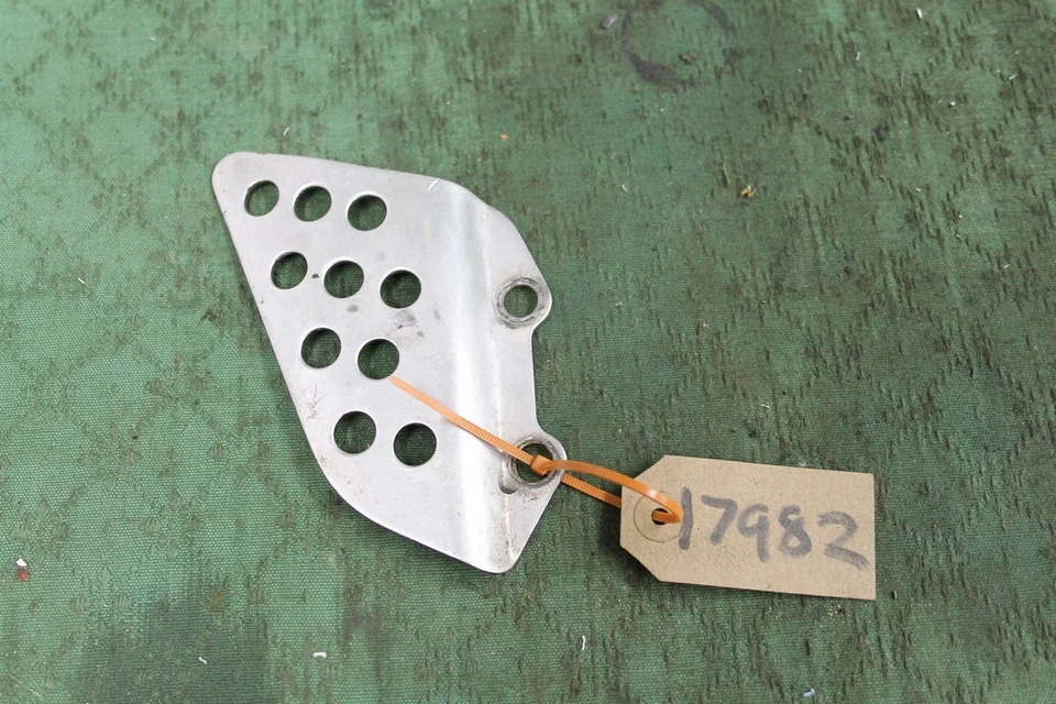 Kawasaki ZX900 B3 ZX9R 1996 RIGHT Hand Side Riders Alloy Heel Plate Guard - Image 1 of 4