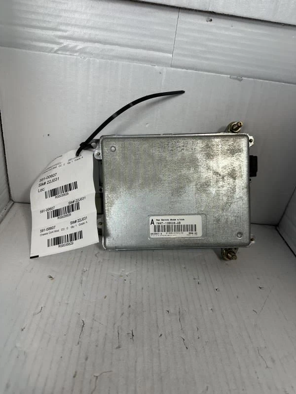 Многофункциональное освещение шасси ECM от 00-02 LLINCOLN LS 2273998. - Изображение 1 из 1