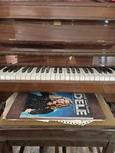 Piano Upright - Picture 1 of 5