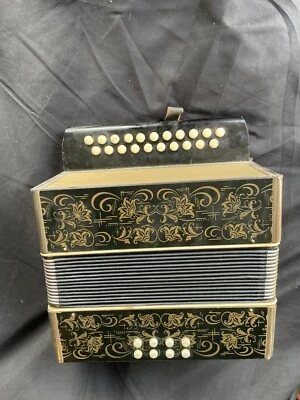 VINTAGE WELTMEISTER WIENER MODEL C/F BUTTON ACCORDIAN 21 BTNS 8 BASS BTNS - Image 1 of 4
