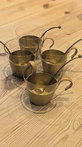 4 Teegläser im Messingeinsatz mit Messinglöffel - Bild 1 von 2