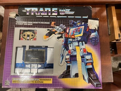 Vintage 1984 TransFormers Decepticon Communicator Soundwave with Condor Cassette - Image 1 of 4
