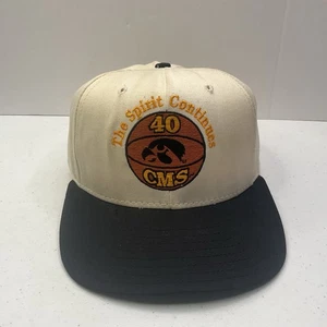 Cappello vintage Iowa Hawkeyes squadra basket CHRIS STREET CMS40 anni 90 made in USA - Foto 1 di 5