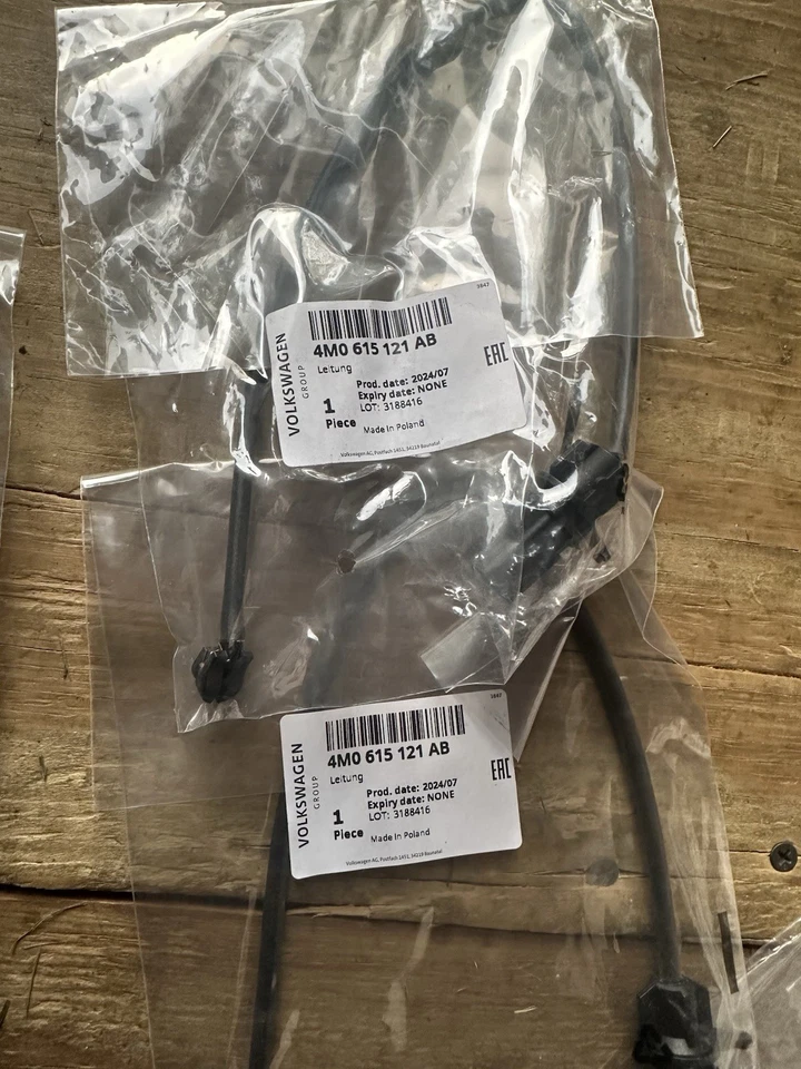 Sensor de desgaste de pastillas de freno de disco delanteras 4M0615121AB genuino Audi Foto 1 de 1