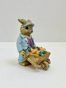 Estatuilla Blazer Mervyn's 1992 4" Bunny Rabbit in Blue con zanahorias en carretilla - Imagen 1 de 10