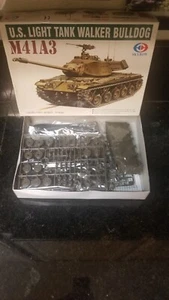 SKYBOW M-41A3 WALKER BULLDOG TANK 1/35 SCALE MODEL KIT - Picture 1 of 1
