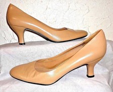 easy spirit kitten heels