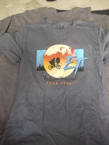 E.T. 'The Extra-Terrestrial' Tour 1982 T-Shirt LootWear Exclusive Size Small - Picture 1 of 2