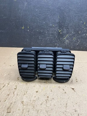 2007 - 2012 年吉姆西阿卡迪亚中心仪表板交流通风格栅装饰面板原始设备制造商 u5372 DG — 第 1/4 张图片