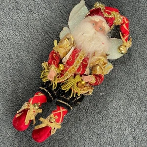 Mark Roberts Navidad Kris Kringle Adorno Estante Cuidador Rojo Dorado - Imagen 1 de 11