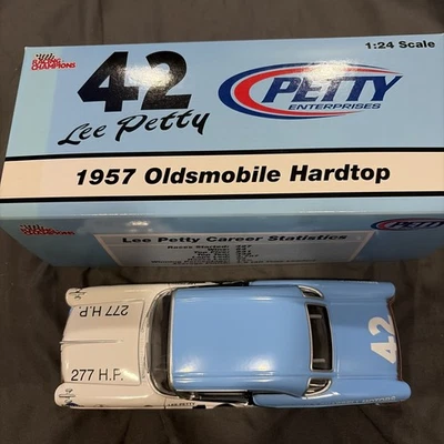 1/24 RC Authentics #42 Lee Petty 1957 Olds techo rígido #704 de 1002 Foto 1 de 4