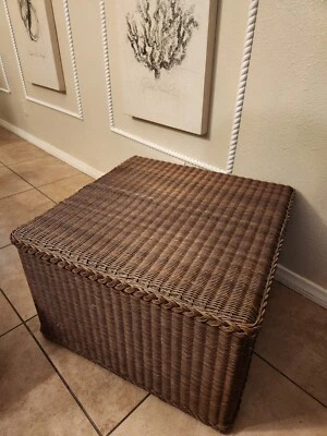 RARA Mesa de Centro Cuadrada Pottery Barn Palmetto Exterior Todo Clima Mimbre MIEL Foto 1 de 4