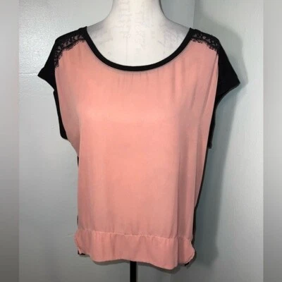 Colección Kardashian, XL, manga corta, detalle encaje hombro, top íntimo Foto 1 de 4