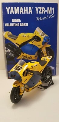Modellimo moto Yamaha YZR-M1 #46 Valentino Rossi 1/12 New Ray - Immagine 1 di 3