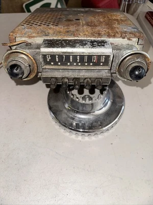 Ford Deluxe 1951 2 puertas radio de coche original 6 voltios radio AM estado desconocido caja de zapatos Foto 1 de 4