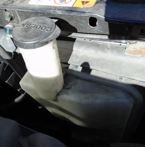 16 KIA CEED MK2 1.4 SR7 5DR COOLANT TANK EXPANSION BOTTLE 12-18 BREAKING CAR - Picture 1 of 3