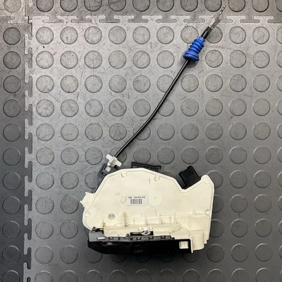 Volkswagen CC 2009-2017 conjunto de actuador de cierre de puerta lateral del lado del conductor trasero izquierdo OEM Foto 1 de 4