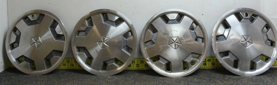 OEM Set of 4 14" Hub Caps Wheel Covers #463 1988-93 Dodge Caravan Voyager (2196) - Image 1 of 4