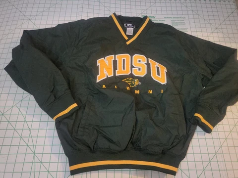 Vtg NDSU North Dakota State University Bison pullover jacket S champion Starter Cover