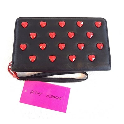 Cartera Betsey Johnson Negra Cremallera Alrededor Muñequera Rojo Corazón Tachonado Nueva Con Etiquetas Foto 1 de 4