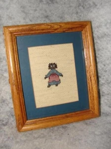 Nadelspitze schwarze Babypuppe Handarbeit im Eichenholzrahmen mit Glasbild - Bild 1 von 2