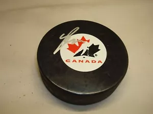 Disco de hockey Ryan Nugent-Hopkins firmado por el equipo canadiense autografiado 1A - Imagen 1 de 2