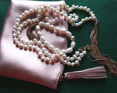 Conjunto de collar de perlas cultivadas Wht House Blk Market tono dorado rosa con bolsa a juego Foto 1 de 4